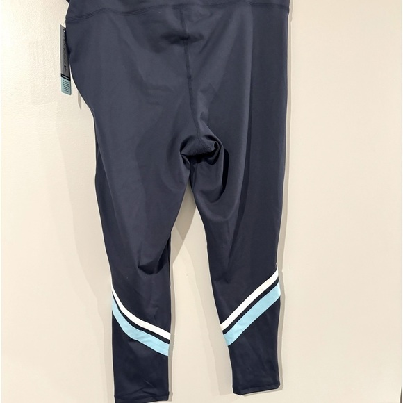 ID Ideology Plus Size Striped Side Pocket 7/8
Leggings, 1X pants - Picture 6 of 7